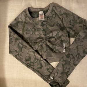 Gym shark camp cropped long sleeve